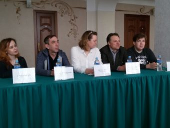 Астраханские актеры ответили на вопросы томских журналистов