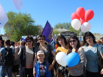 Коллектив ТЮЗа на первомайской демонстрации