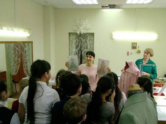 Астраханские школьники побывали в театральном «зазеркалье»