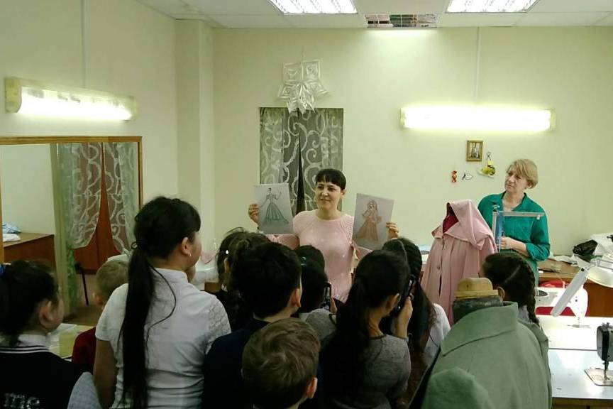 Астраханские школьники побывали в театральном «зазеркалье»