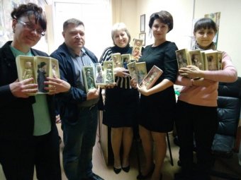 В Международный день театра астраханец преподнес подарок ТЮЗу