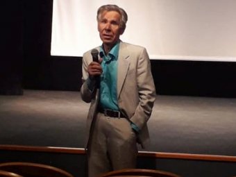 Юбилей актёра ТЮЗа отметили необычным театральным «капустником»