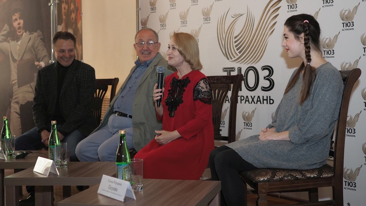 Астраханским СМИ и блогерам рассказали о премьере ТЮЗа