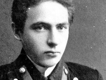 ТЮЗ приглашает посмотреть спектакль «Хлебников. Своя любовь»