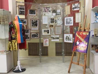 В ТЮЗе открылась выставка, посвященная Дню театра