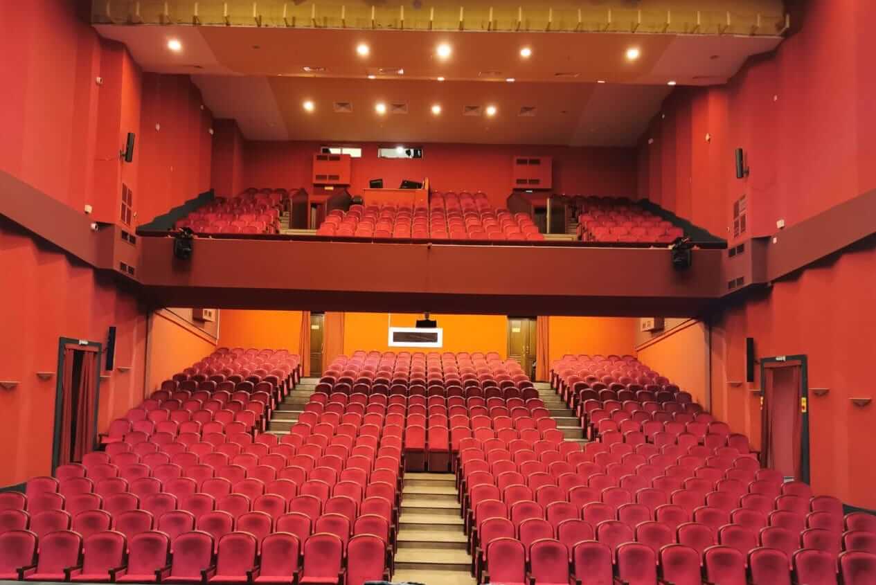 Красный зал театра