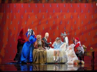 Третья премьера «Алиса в стране чудес»