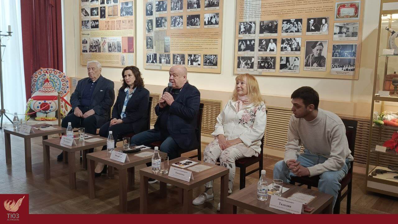 Представители Тульского ТЮЗа ответили на вопросы астраханских журналистов