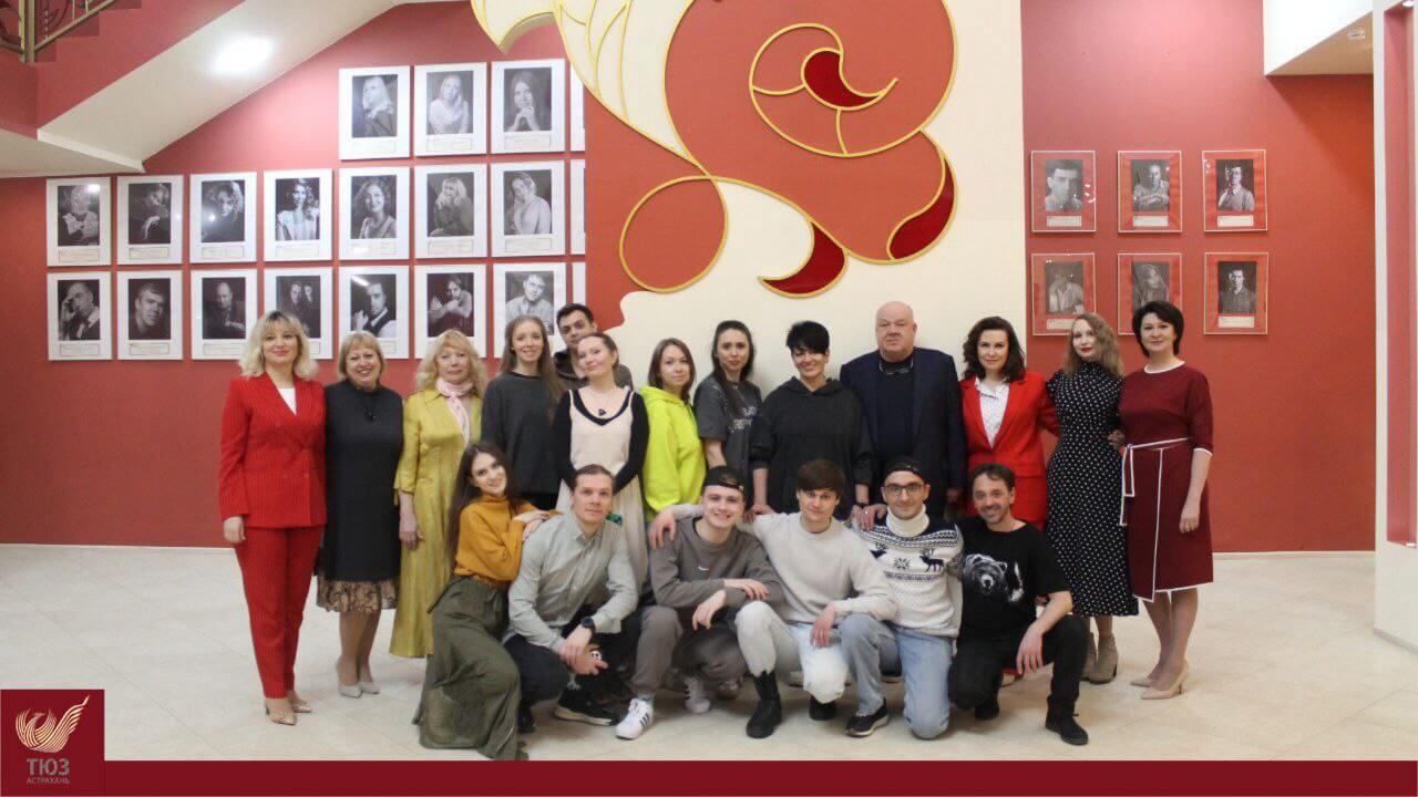 Сегодня, 12 апреля, состоялось последнее выступление труппы Тульского ТЮЗа в рамках программы «Большие гастроли», организованной ФГБУК Росконцерт.